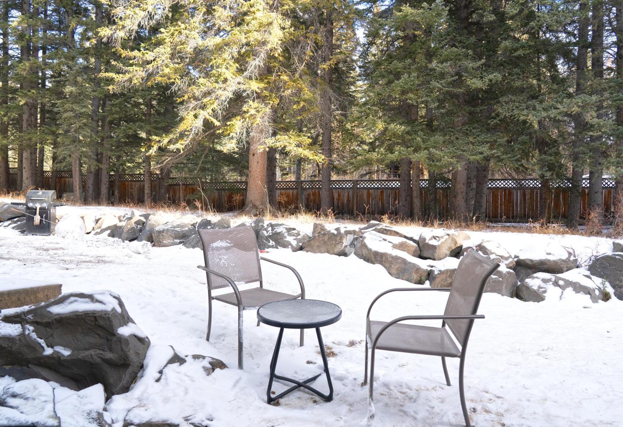 Banff Wood Lodge Canmore Exterior photo