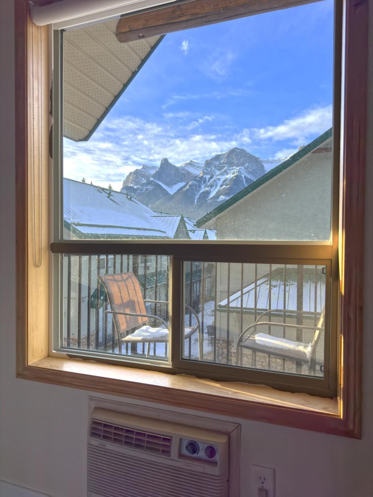 Banff Wood Lodge Canmore Exterior photo